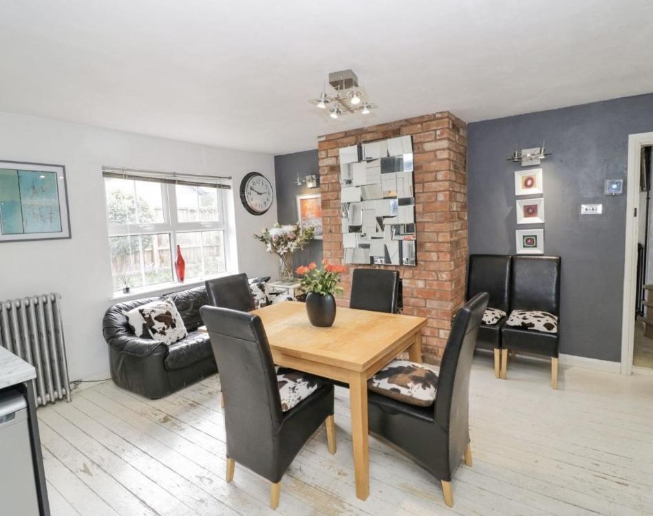 Lovely Comfortable 3 Bed Home, 우스터 외부 사진