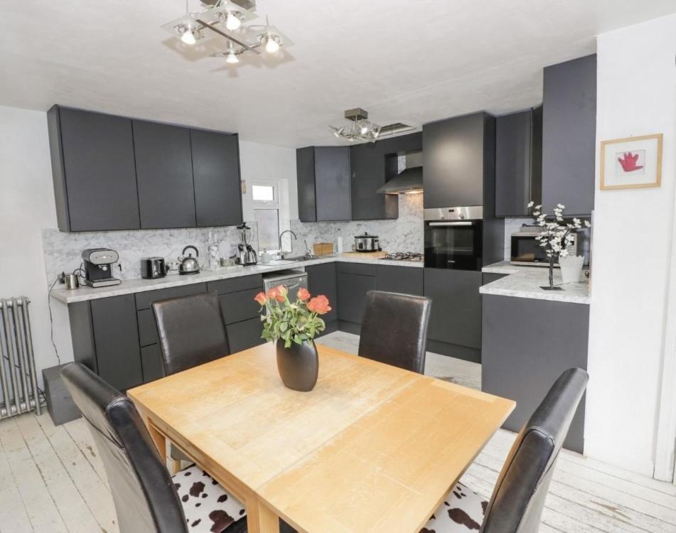 Lovely Comfortable 3 Bed Home, 우스터 외부 사진